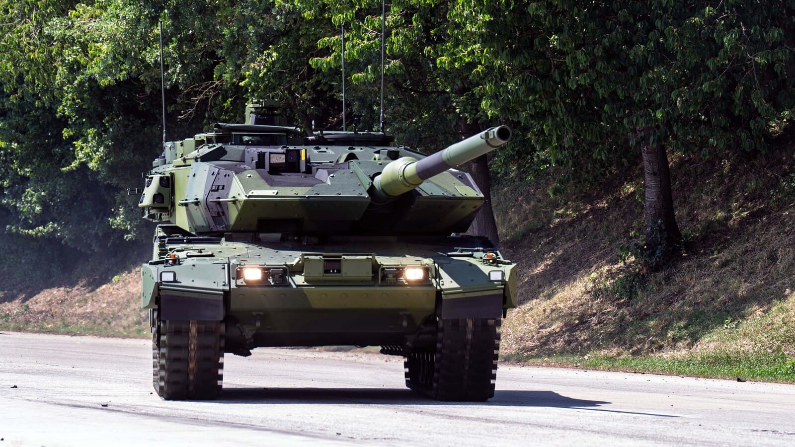 İsveç, KNDS'den ilk Stridsvagn 123 A modernize Leopard 2 teslim aldı