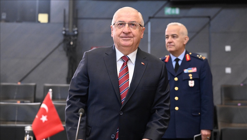 Milli Savunma Bakanı Yaşar Güler NATO temaslarında konuşurken