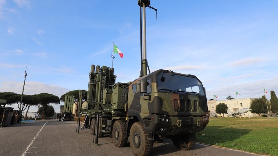 SAMP/T hava savunma sistemi radar ve lançer aracı