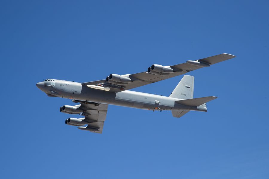 ABD Hava Kuvvetleri B-52 bombardıman uçağı hipersonik silah taşırken