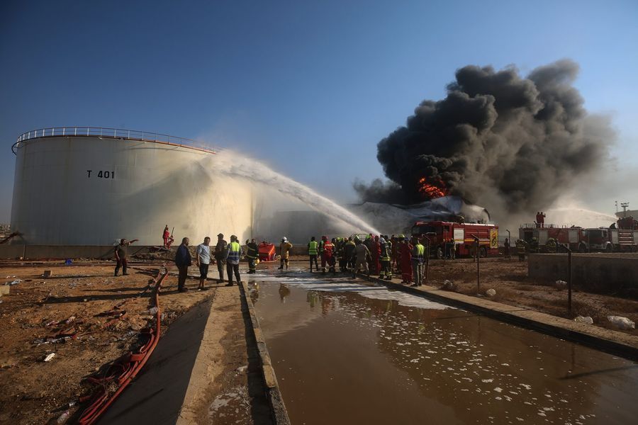 Libya Zawiya rafinerisinde İHA saldırısı sonrası itfaiye ekibi olay yerinde
