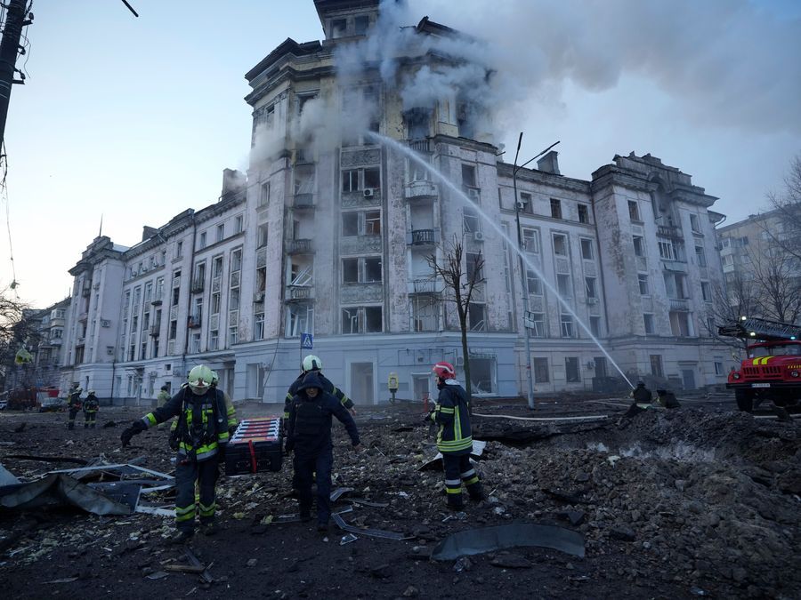 Rusya füze saldırısı sonrası Ukrayna Kyiv hasar arama kurtarma çalışması
