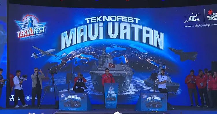 Selçuk Bayraktar TEKNOFEST Mavi Vatan açılış konuşmasında kürsüde