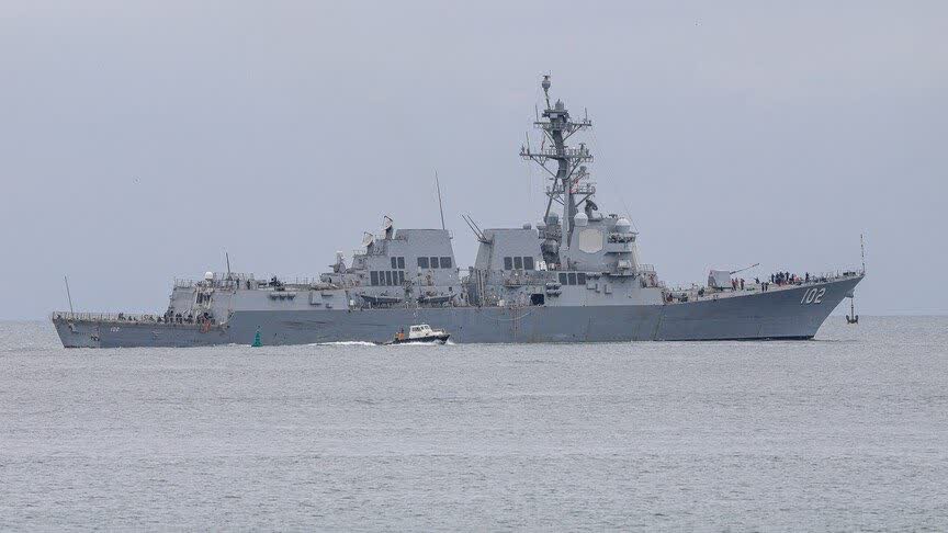 USS Benfold Arleigh Burke sınıfı destroyer denizde