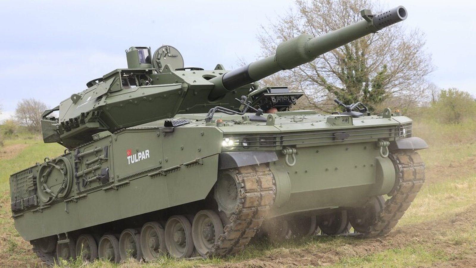 Otokar TULPAR paletli zırhlı muharebe aracı 120 mm kuleyle test sahasında