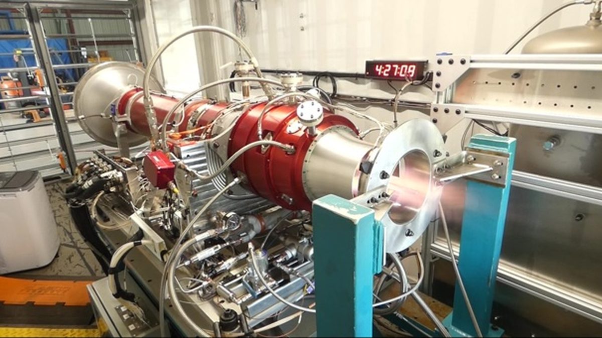 GEK800 turbofan motoru test standında