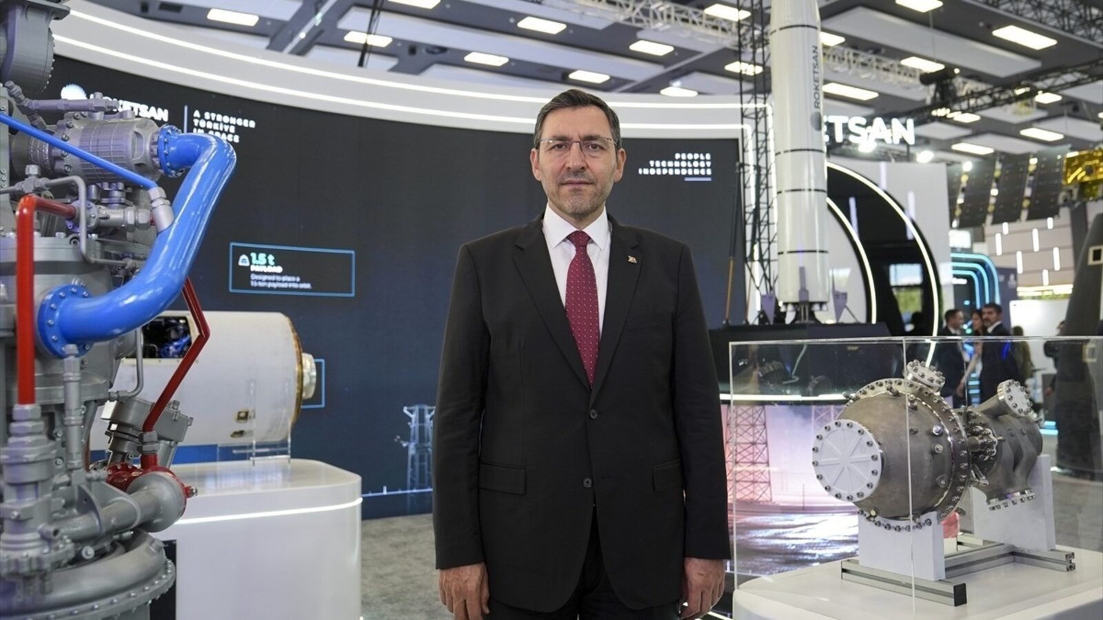 ROKETSAN Genel Müdürü Murat İkinci kongredeki ROKETSAN standında