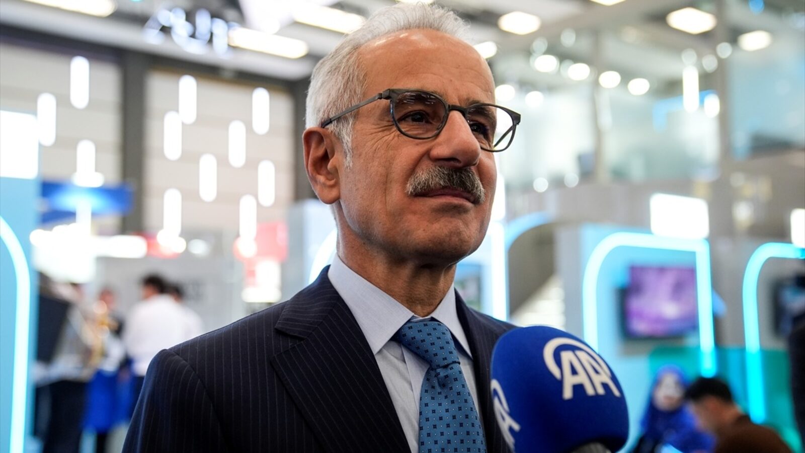 Ulaştırma ve Altyapı Bakanı Abdulkadir Uraloğlu kongre alanında