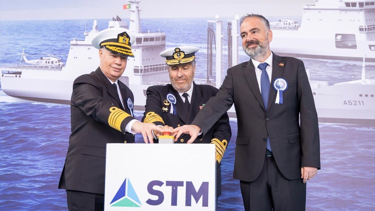 STM ve Portekiz Deniz Kuvvetleri yetkilileri kızağa koyma töreninde